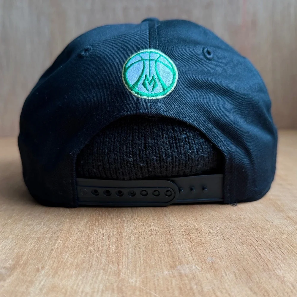 Milwaukee Bucks Snapback Hat Black NBA OSFM cap streetwear basketball trucker